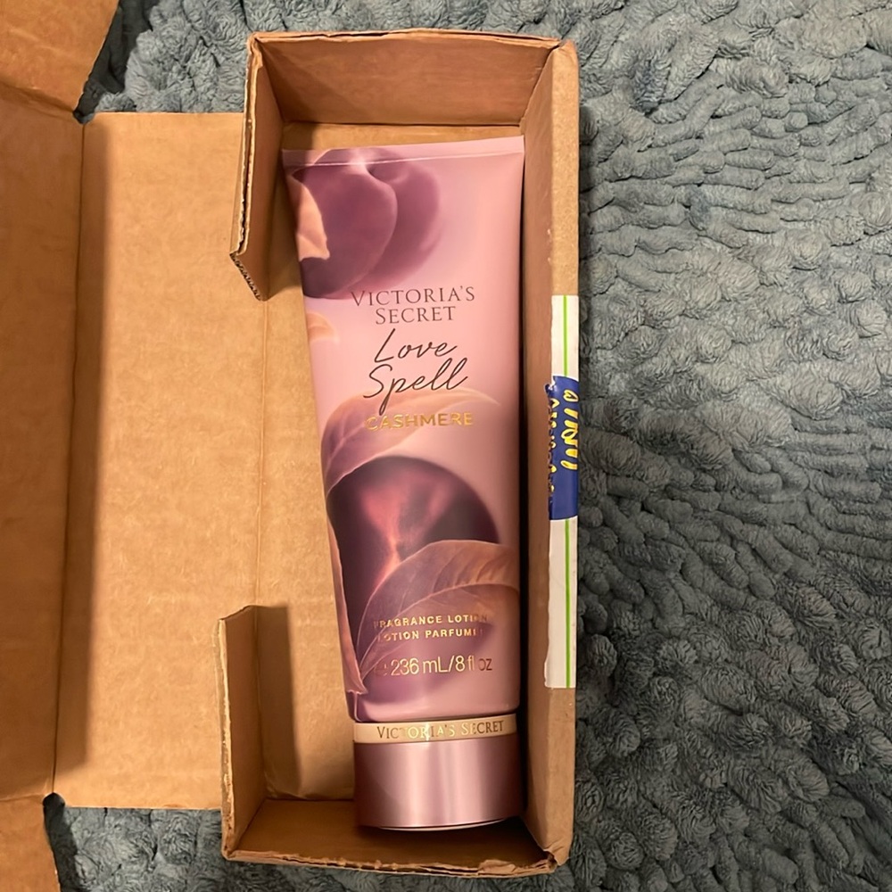 NEW Victoria Secret Love Spell Cashmere Lotion